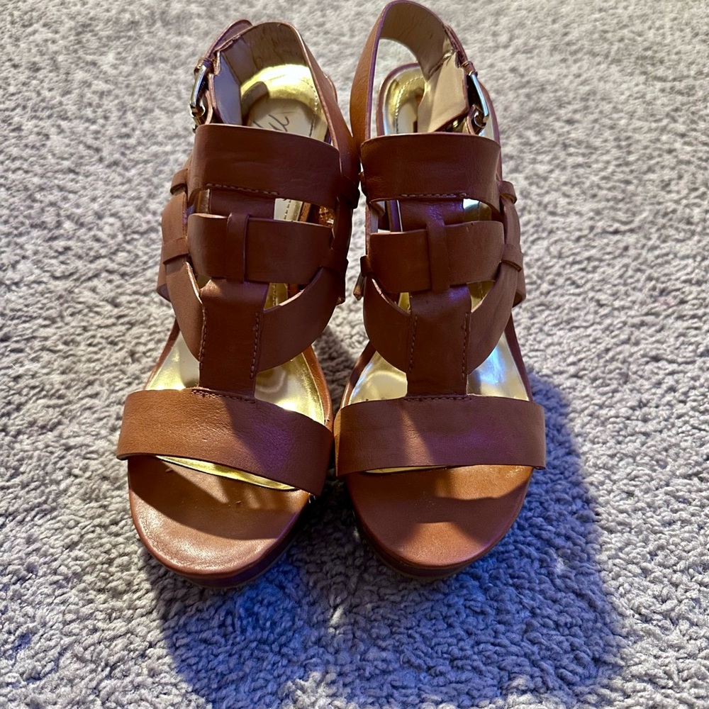 MARC FISHER TAN HIGH HEELS SIZE 7